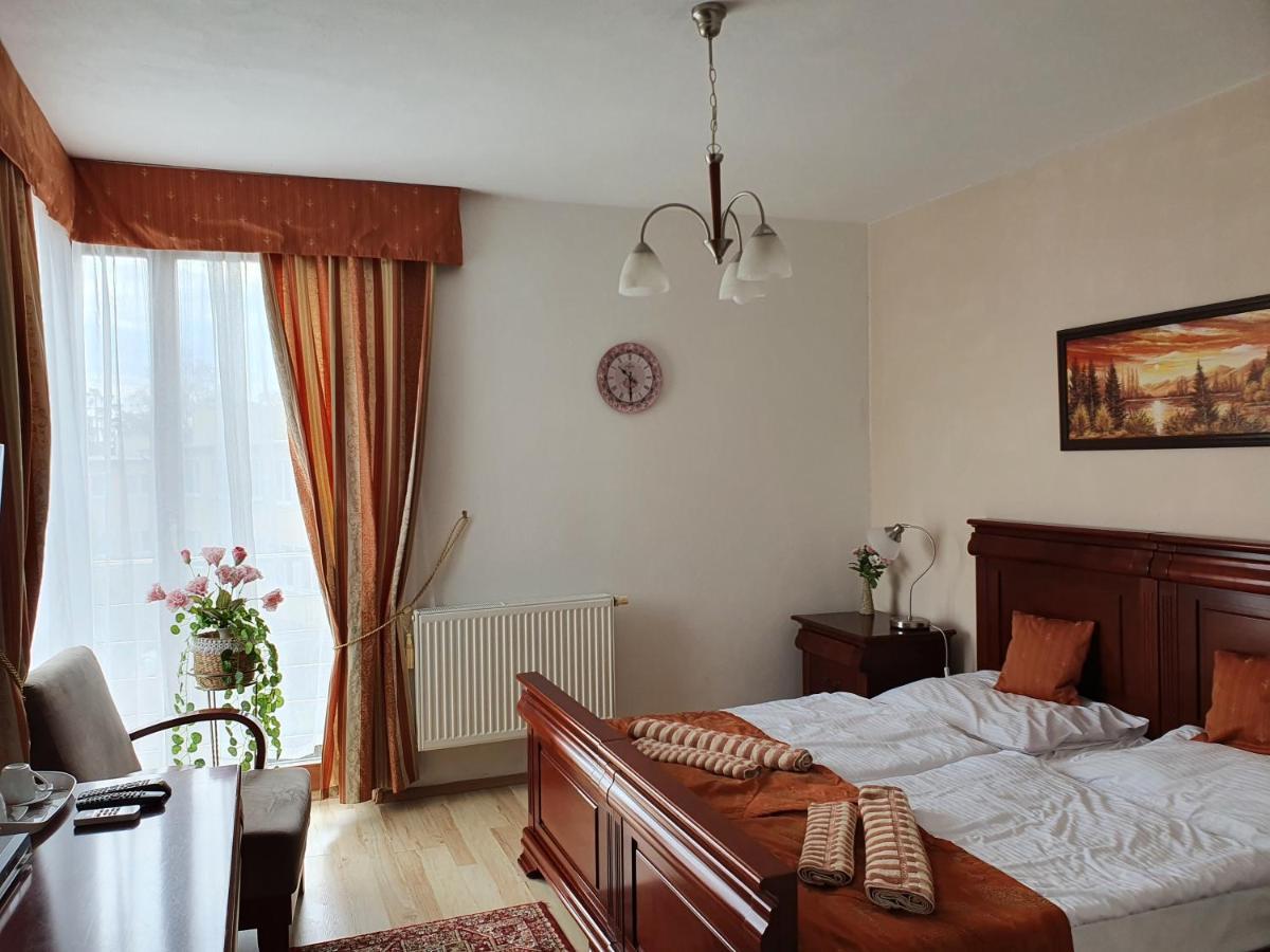 Hotel Oko Нитра Экстерьер фото
