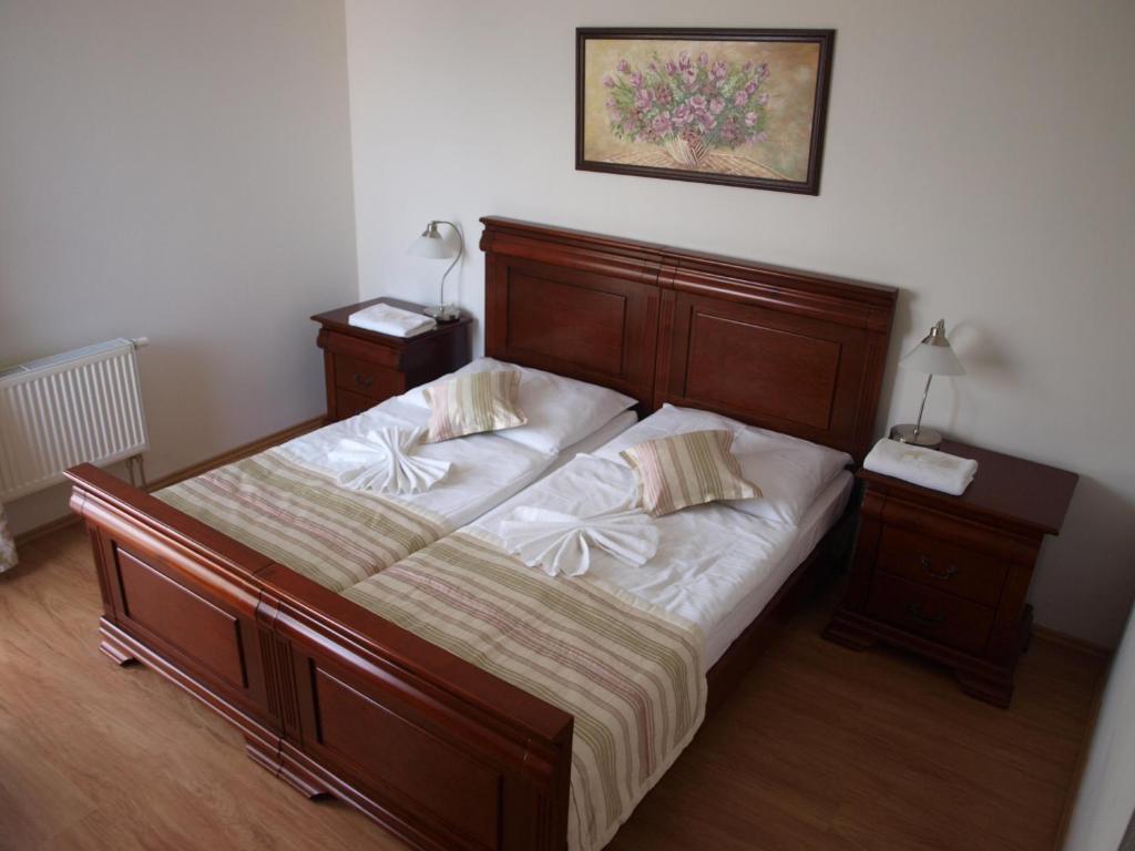 Hotel Oko Нитра Экстерьер фото