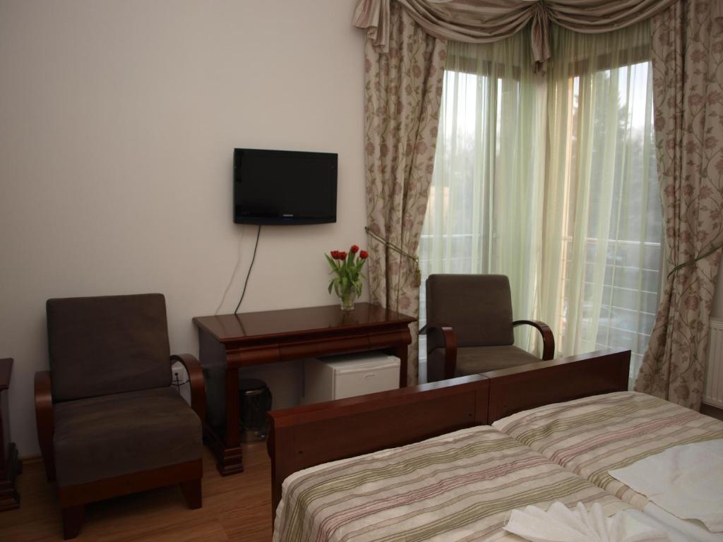 Hotel Oko Нитра Экстерьер фото