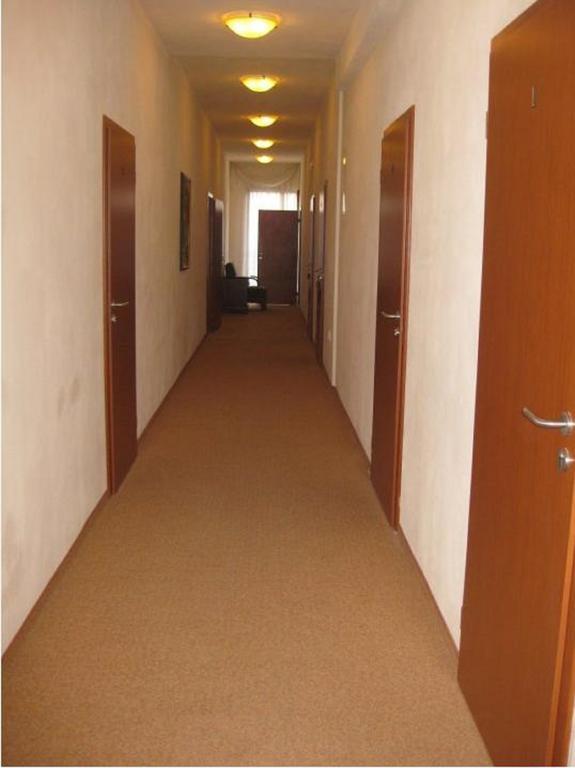 Hotel Oko Нитра Экстерьер фото