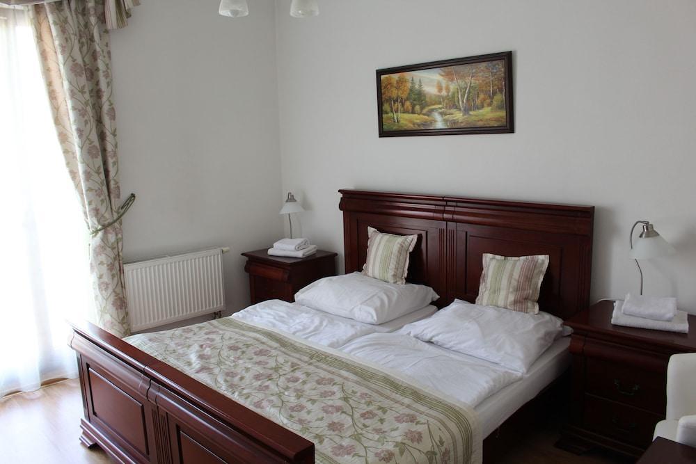 Hotel Oko Нитра Экстерьер фото